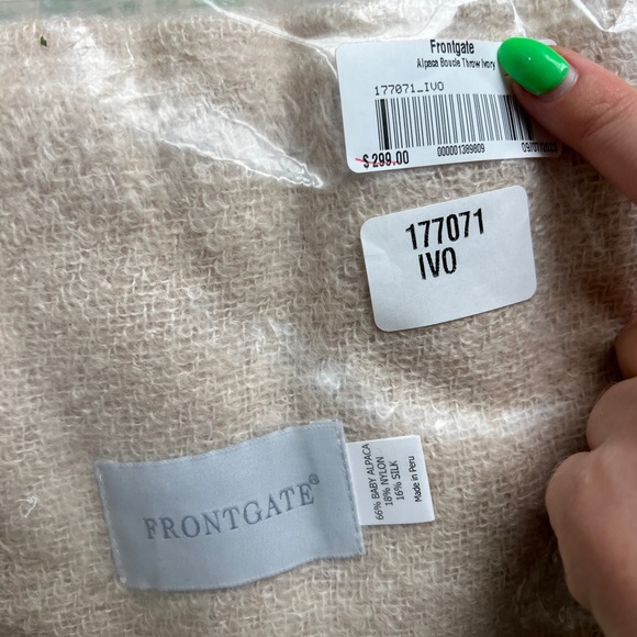 New! Frontgate Alpaca Boucle Throw Ivory 50’x 70’ - Picture 2 of 5